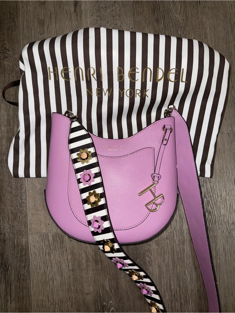 Henri Bendel lilac leather shoulder bag with floral striped guitar strap - Picture 2 of 10